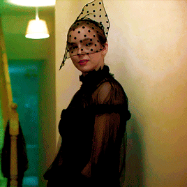 bargalaxies: villanelle + her mourning bride outfitkilling eve[2.05] smell ya later × req