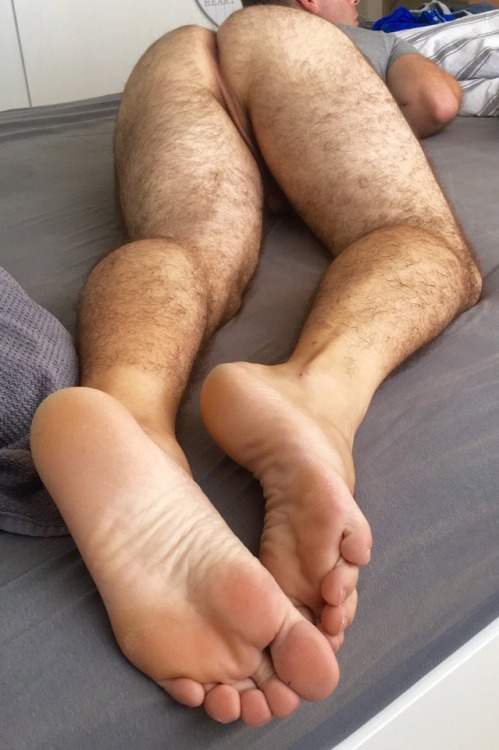 fuckyeahmalefeet:≡