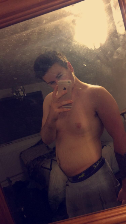 bitemeharderr:  Feeling thick 