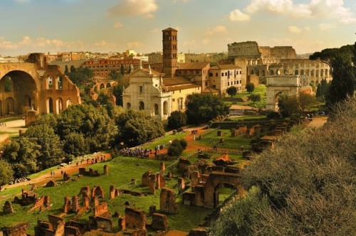 The Forum Romanum in #Rome. Italy. Click our bio link for Ancient #RomeTours &amp; Tickets. #archae