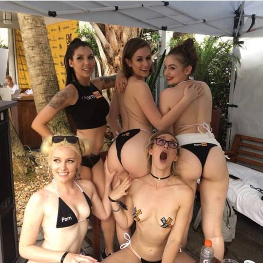 Porn Pics iamgingerbanks:  More booty for meeee  😁