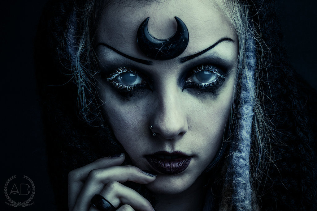 valkyriethais:  Witch by Psychara 