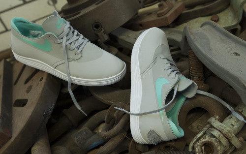 Superior flex for immediate performance, the Nike SB Lunar One Shot in Light Grey and Crystal Mint. 