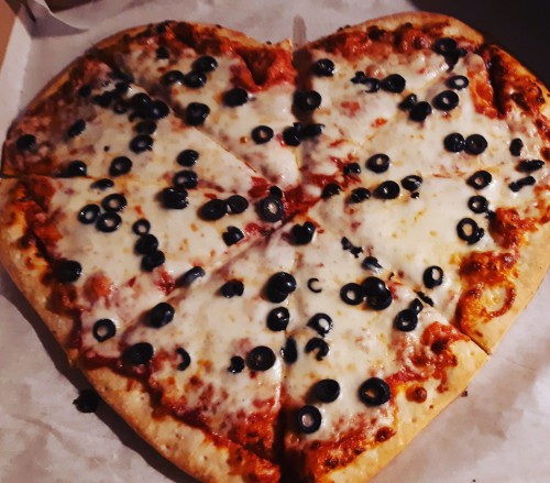 eclecticpandas:valentine’s day pizza