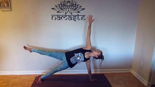 Today’s #SummerSolsticeBliss is Star Pose.. . You can do this pose up right (standing up) or