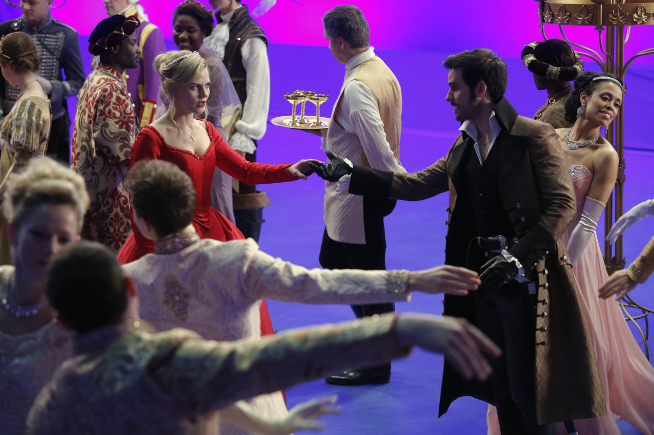 i-love-you-swan:  fyesemmaandhook:  Episode Stills&amp;Behind the Scenes - 3.21