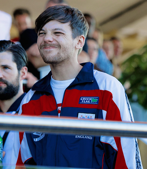 louisquinnzel:  Louis Tomlinson watches the England vs. Croatia match at Hyde Park | July 11th,