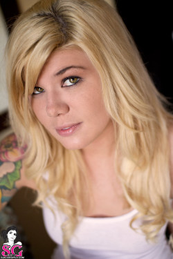 beautifulgirlsmakemesuicidal:  Bradley Suicide 