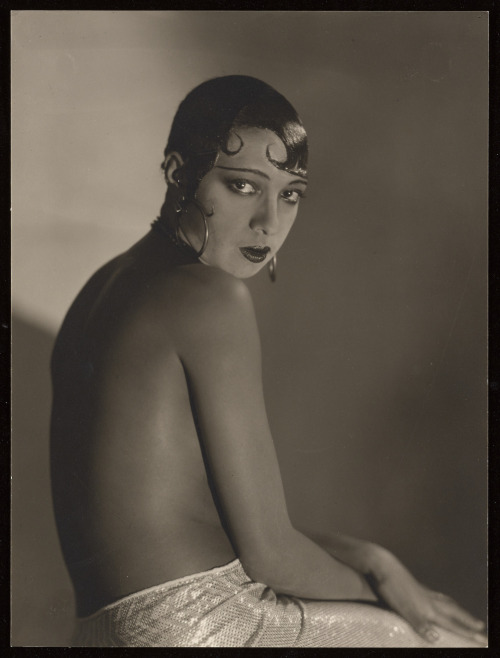 adeshua:Josephine Baker by George Hoyningen-Huene for Vogue Studio, 1927