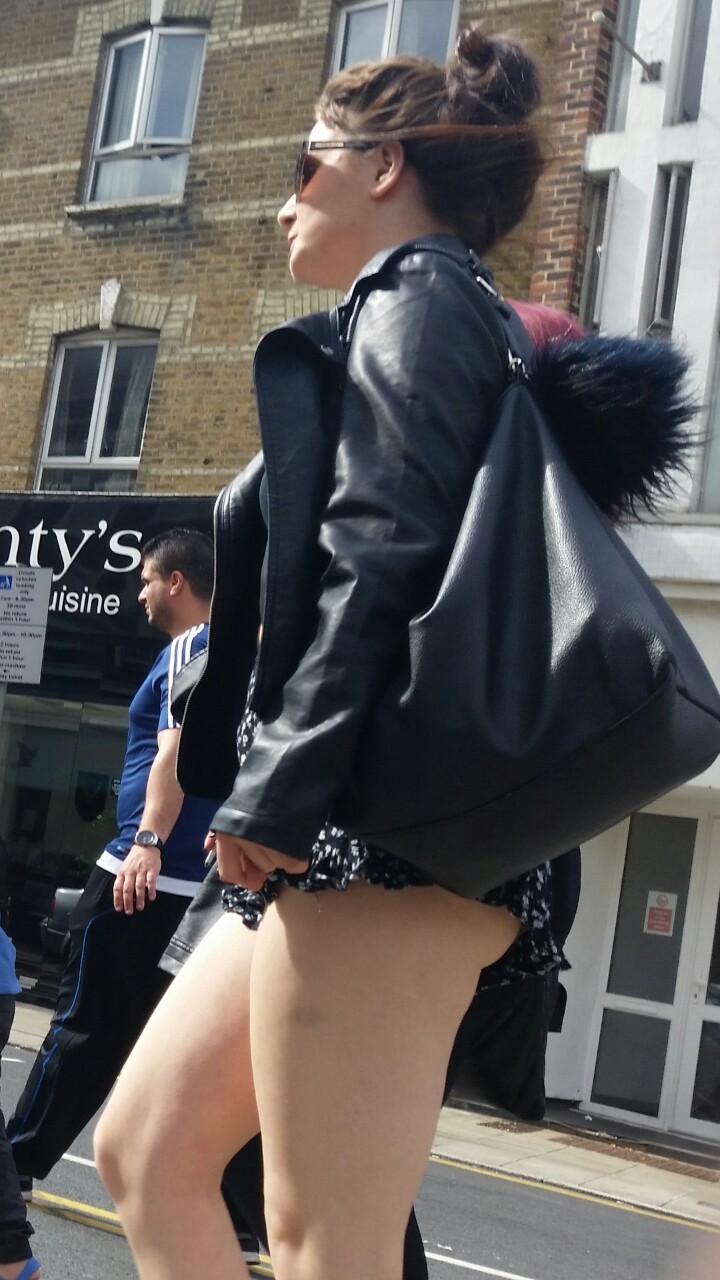 cummingonmummy:  Who likes short shorts? 