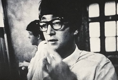 vairemelde:  John Lennon at Paul’s Liverpool home.