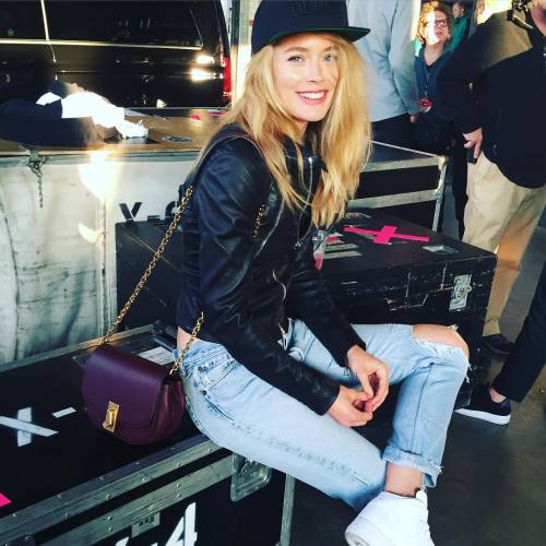 doutzen: #antiworldtour #backstage ✌️