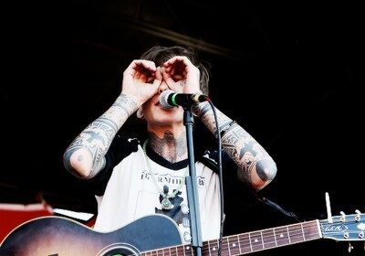 Christofer Drew en We Heart It.