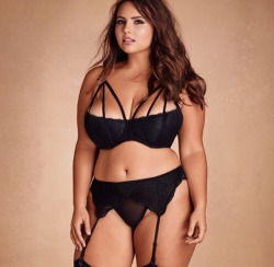 thesecretsoflingerie:  Hips and Curves: MUST HAVE!