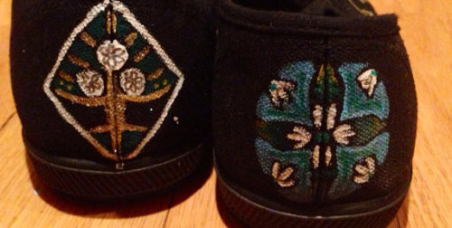 beleggs: Painted Canvas Shoes Based on the works of JRR Tolkien