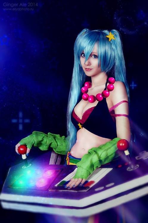 league-of-legends-sexy-girls:  Sona Cosplay