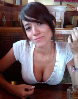 downblousebabes5:  Down her blouse at the restaurant …