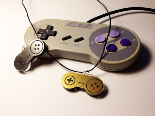 the-daily-robot:  New Laser-etched NES and SNES gamepad necklaces (in gold or silver!) available at The Daily Robot’s Etsy store!