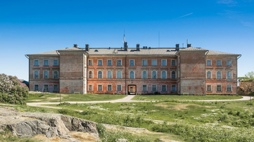 Building 83 #Suomenlinna #Helsinki #Finland Suomenlinna is a group of fortified islands which guard 