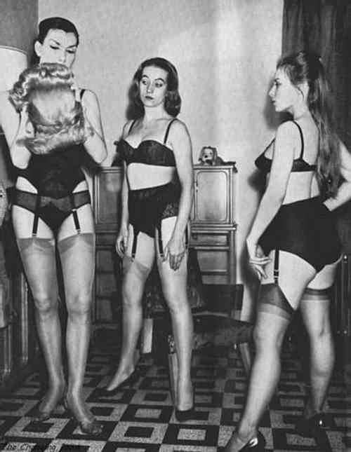 fedomsissy:  http://fedomsissy.tumblr.com/archive  Y awesome vintage  way awesome