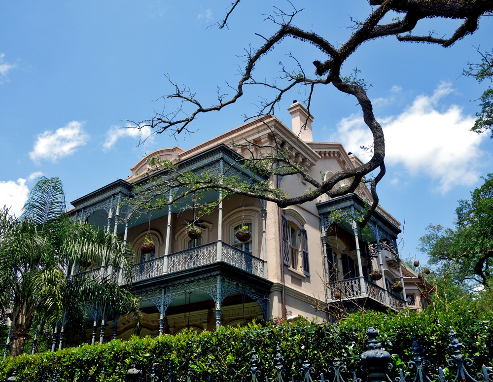 taissiab:  First Street in the Garden District, New Orleans. Anne Rice’s Vampire