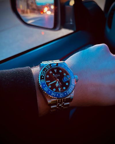 Instagram Repost
watches_a_cigars
#davosa #davosaternos #watch Davosa ternos Prof gmt dive watch in the Night #wristwatch [ #davosa #monsoonalgear #divewatch #watch #toolwatch ]