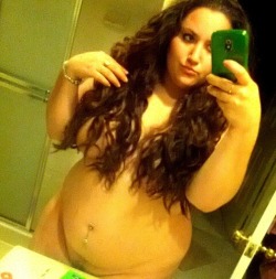 likefat1:  Proudly showing her belly #bbw