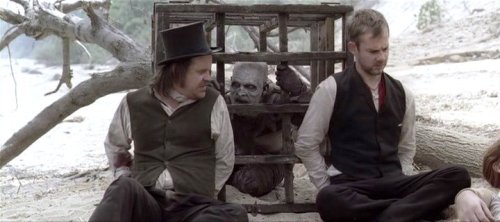 Dominic Monaghan and Larry Fessenden in I See the Dead (2008). More pics here.A grave robber tells a