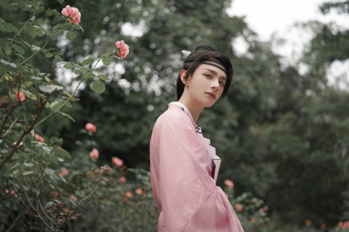 newhanfu:Handsome boy &amp; pink round neck robe