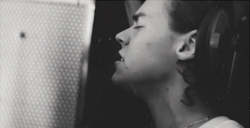ohstylesno:  Recording the “or are you giving it to someone else?” lyric. 