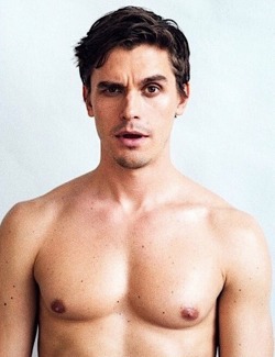 bestofantoni:  the universe really fucking