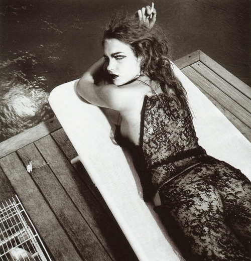 Natalia Vodianova in Birdie, Vogue Paris June 2001, by Nathaniel Goldberg