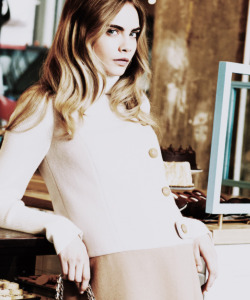 Davatos-Blog:   Eighteen/Fifty Photos Of Cara Delevingne.  