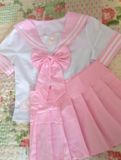 pastel-cutie:  My new seifuku is so cute! ♡