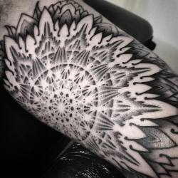 noksi33:  Sleeve in progress.. Merci @julox33 !  #noksi #dotwork #mandala #mandalatattoo #tattoo #sleevetattoo  (à L'homme Invisible)