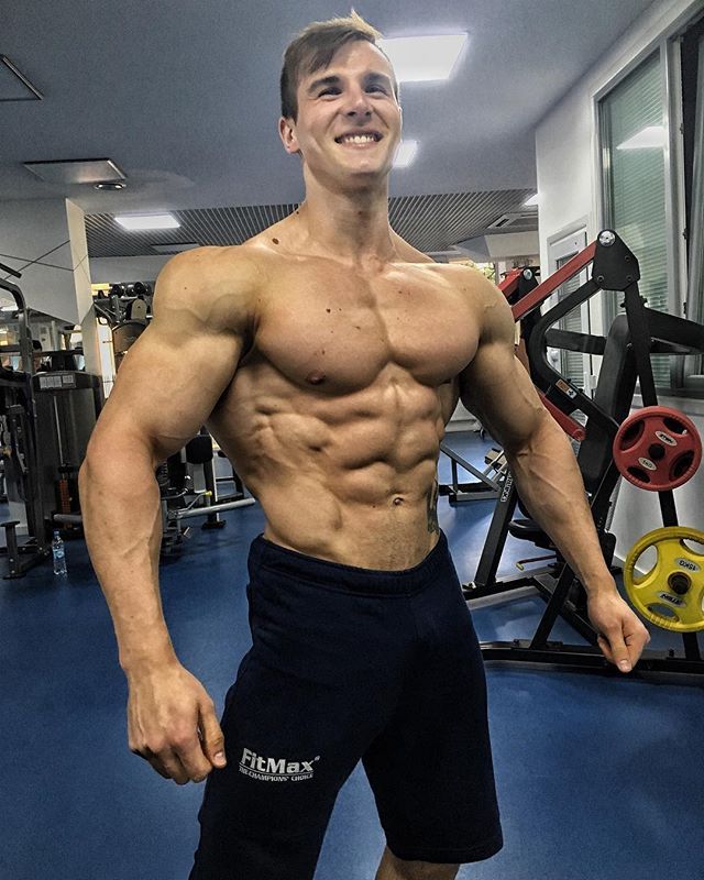   Евгений Михайленко ( @eugene_aesthetics_official )