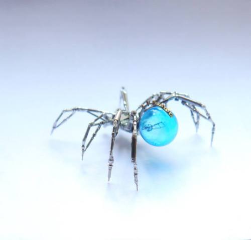 ascottlegacy: steampunktendencies: Watch Parts Spider by A Mechanical Mind More mechanical