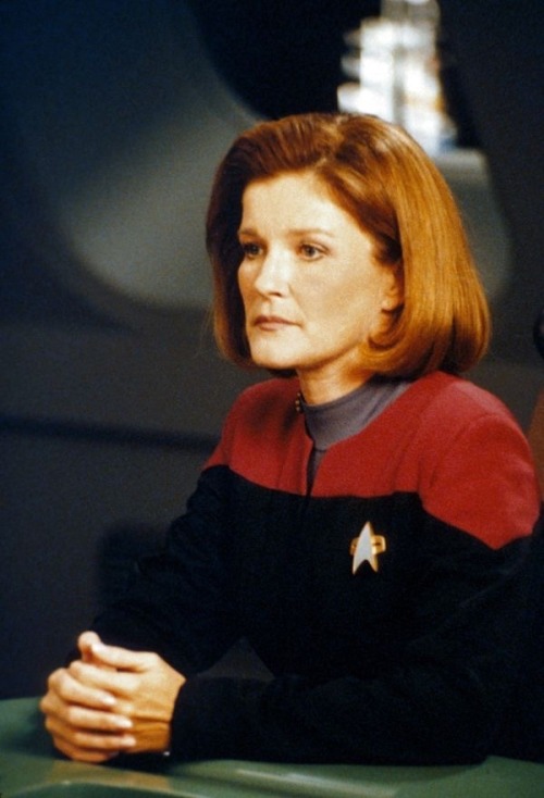 scifiandfantasyuniverse:Kate Mulgrew As Captain Kathryn Janeway “Star Trek - Voyager”