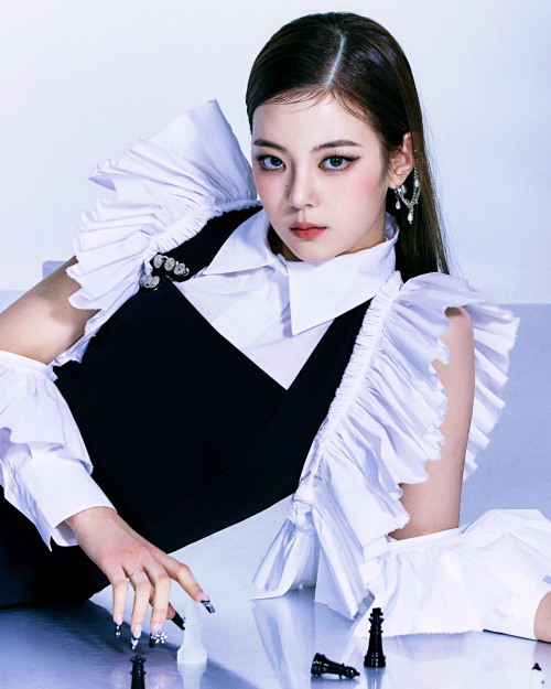 ITZY ✧ ‘CHECKMATE’ CONCEPT PHOTO #1