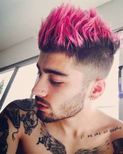 offthemapintoouterspace:  Pink Hair 💜