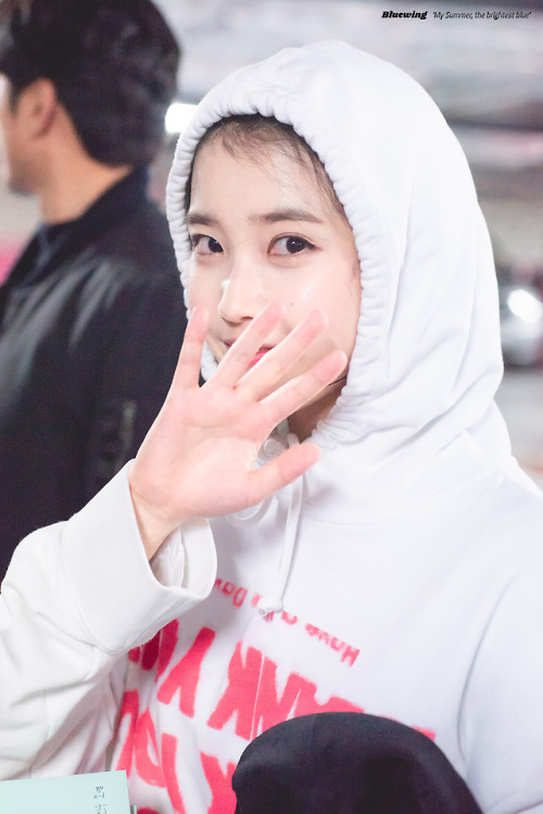181011 IU after Knowing Brothers Recording by Bluewing