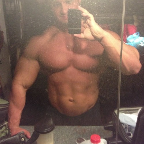 musclestud:  bigjoetex:  Steve Spaulding  HOT MUSCLEGOD , STEVE, IS ONE OF A KIND….WOOOF ! BRING IT!