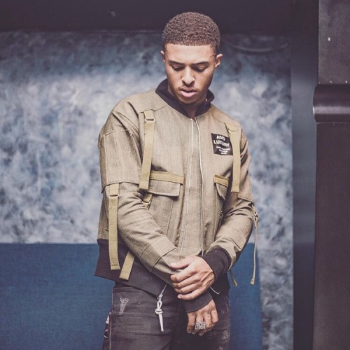 twistedjetsetterfanfic:diggysimmons: Love for the jacket king @wuzsmith@TroublShootingStill bae