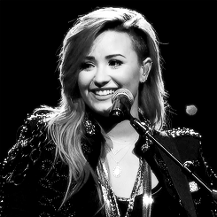 useyourmelody-deactivated201503:  Demi’s reaction to people singing along. 