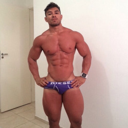 aworldofmenz:  musclegods224:  Leon.noronha  A World of Menz