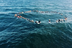 stuck-inside-barrels:  Tonight I went to a paddle out memorial service for a woman who passed away before the age of 30 from cancer, leaving behind a husband and young sweet children. What a beautiful, realistic reminder that nothing is promised. Life