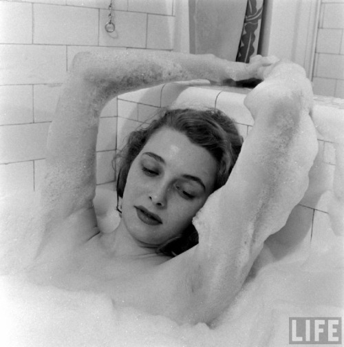 marypickfair: Patricia Neal photographed by Edward Clark for Life magazine, 1949.