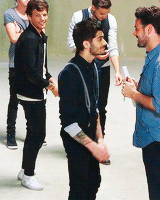 keepingupwithzayn:  zayn in story of my suspenders life: behind the scenes + 