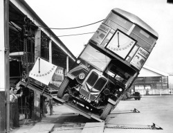 Tests de renversement des bus de Londres,