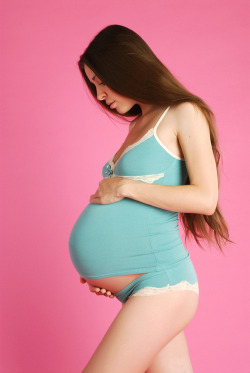 1trailhorseluvr:  pregbab:  Pink and blue  Gorgeous !!